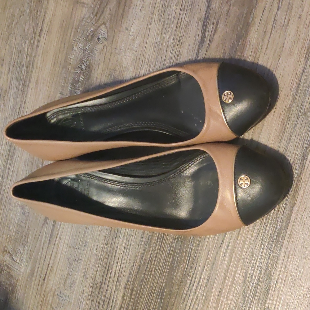 Tory Burch Ethel Shell Two Tone Block Heel Pump